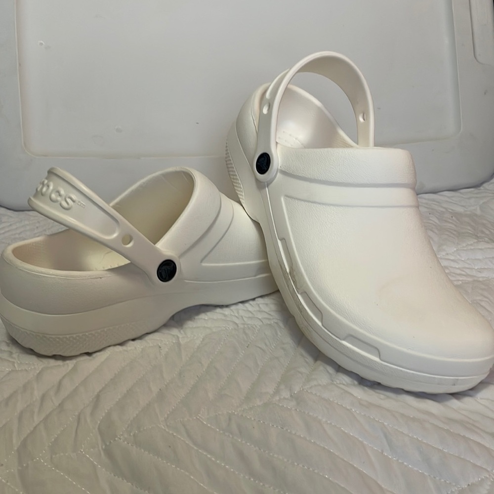 Crocs, healthcare style, women’s 10, men’s 8